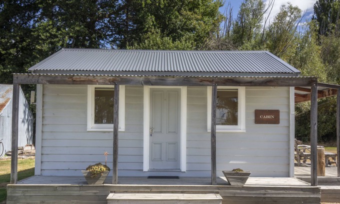 Twizel Cabin | Cozy Cabin at Omahau Downs with Family-Friendly Amenities