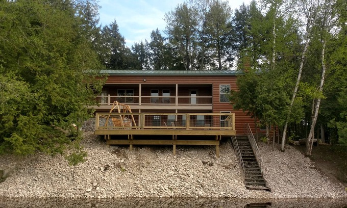 Posen Cabin | Discover The Cabin: Year-Round Comfort by the Lake