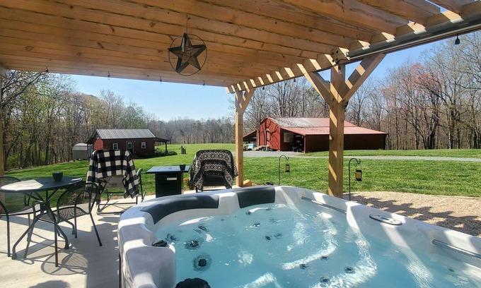 King Cabin | Experience Relaxation at The Cabin at Tedderfarm with Hot Tub