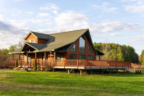 Hammondsport House | Discover The Cabin: Family & Pet-Friendly in Finger Lakes