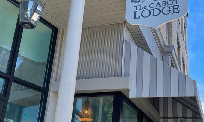 Beverly Hotel | Exceptional Stay at The Cabot Lodge with Spa & Restaurant
