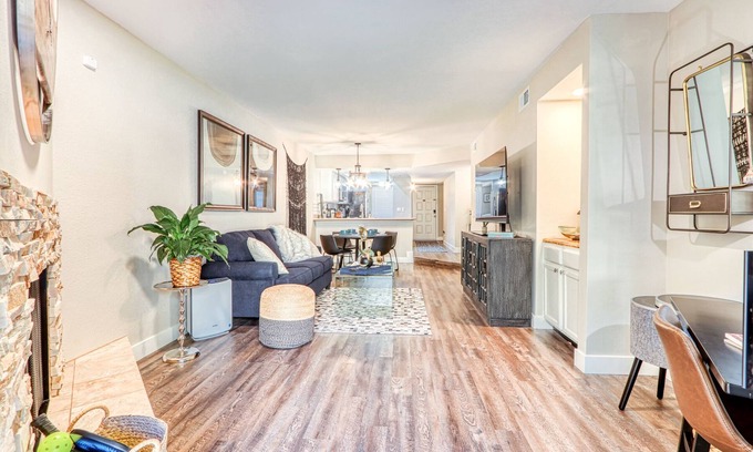 McCormick Ranch Apartment | Discover The Cacti Crashpad: Fun with 2 Heated Pools!