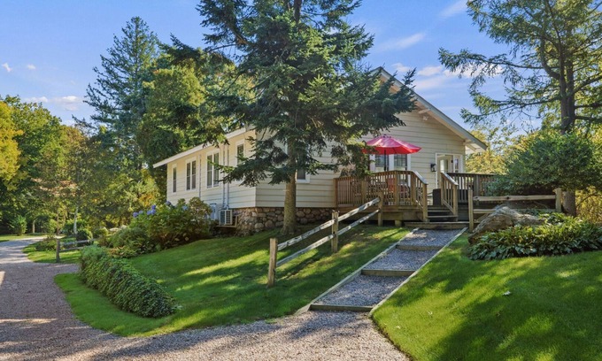 Haversham House | Rustic Retreat: The Caddyshack with Family-Friendly Amenities