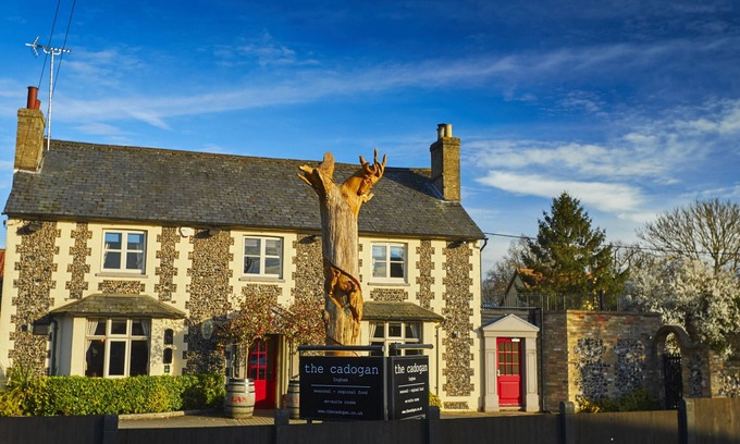 Bury St Edmunds House | Elegant Stay at The Cadogan Arms - 4-Star Family Friendly