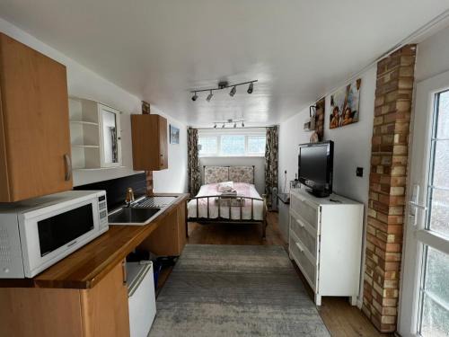 Runnymede Apartment | Budget-Friendly Caduceus Quality Cabins for Your Getaway
