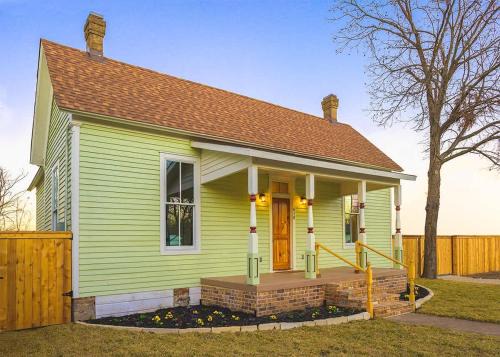 Brazos House | Historic The Cahill- Magnolia Brewery House: Rated 10/10