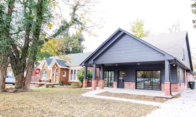 Norman House | Ideal Gametime Retreat at The Campus Cottage on Elm