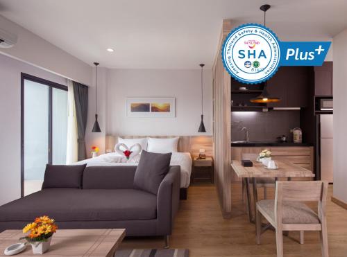 Tha Tum Hotel | Discover The Canal 304: Family-Friendly Getaway with Pool