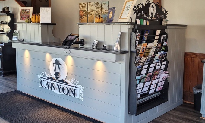 Wellsboro Hotel | Relax at The Canyon Motel: Pool, Spa & Restaurant Awaits
