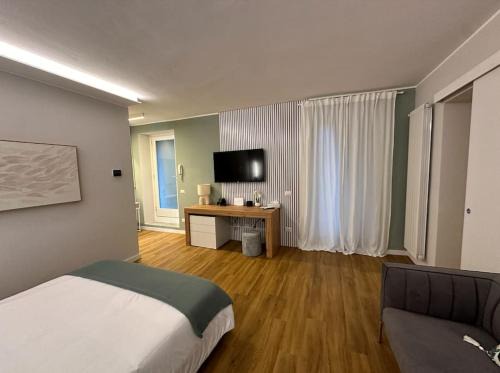 Sesto Calende Apartment | Pet-Friendly Captain's Apartments in ZEPHYR - City Center