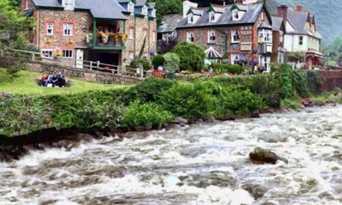 Lynmouth House | Cozy Retreat at The Captain's House with Spa & Breakfast