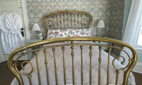 Midland Bed & Breakfast | Welcoming The Captain's House Heritage Bed & Breakfast