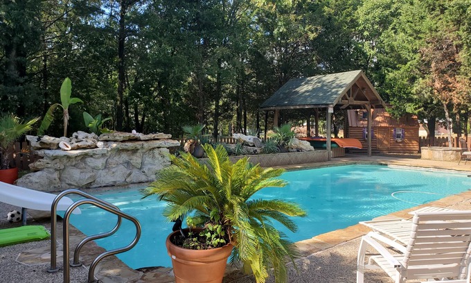Denison House | Discover The Captain's Quarters on Lake Texoma - 9.6/10!