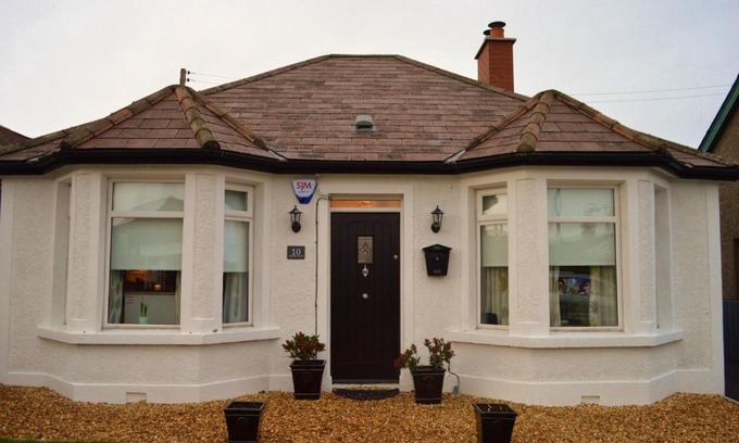 Cushendall House | Explore The Captains Cottage in Cushendall: 4-Star Retreat
