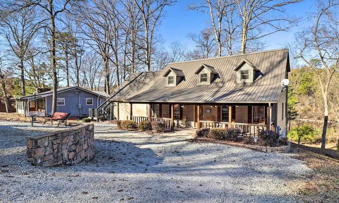 Rogers House | Exceptional Stay at The Captains Quarters with Spa & Kitchen