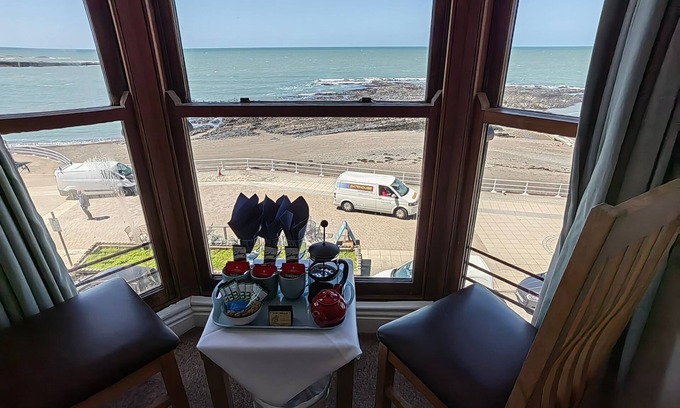 Aberystwyth House | Cozy Getaway at The Cardigan Bay Guest House