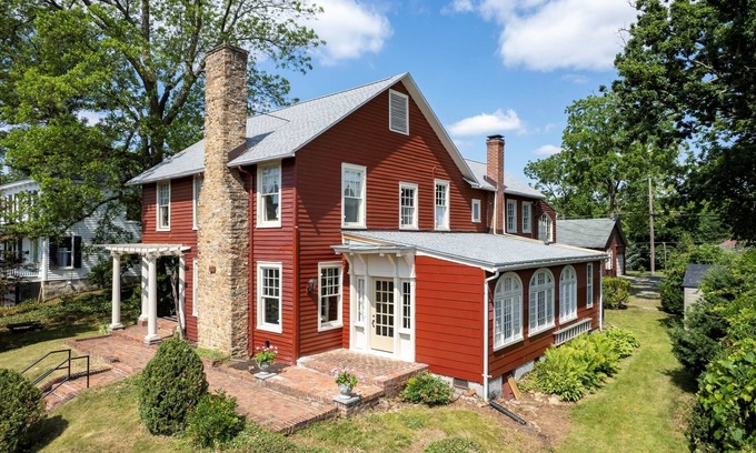 Waynesboro House | Historic Cardinal House: Family-Friendly with Breakfast & Kitchen