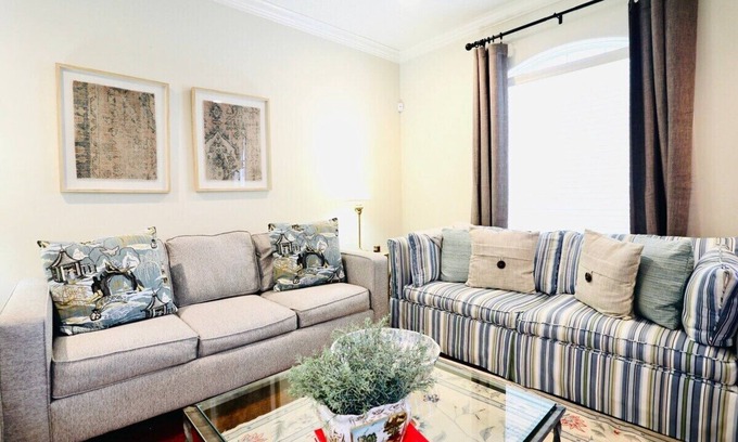 Oxford House | Convenient Stay at The Carl, Steps from Campus and Square!