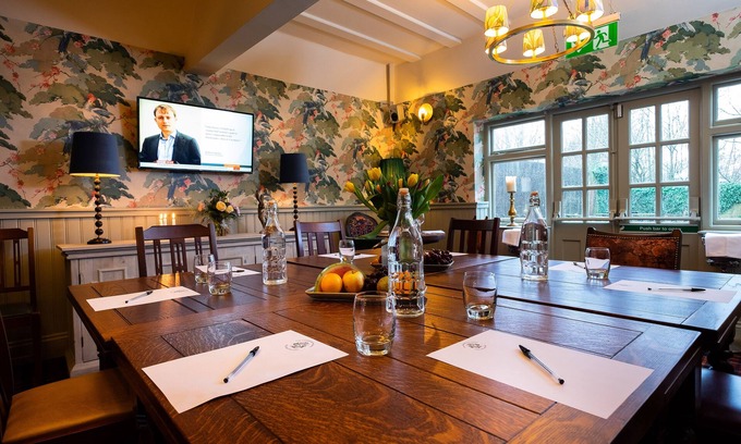 Burghclere Hotel | Experience Comfort at The Carnarvon Arms with Breakfast