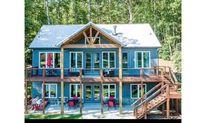 Dadeville House | Ocean View Retreat at The CaroBama Whiskey Tango Hotel