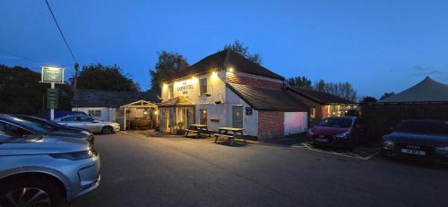 Burghclere Hotel | Pet Friendly Retreat at The Carpenters Arms – 8.5/10 Rated