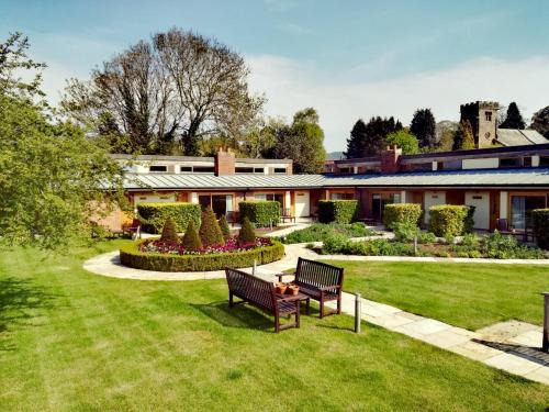 Thirsk Hotel | Elegant Stay at The Carpenters Arms - Rated 9.2/10!