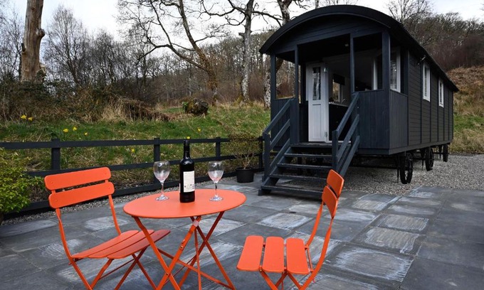 Fort William House | Experience The Carriage: Guest Rated 9.4/10 Quality Stay