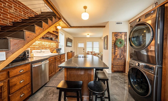 Jefferson City Cottage | Top-Rated Family Stay at The Carriage House, Parker's Place