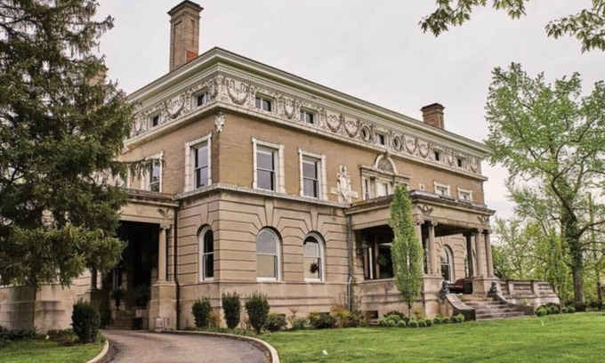 Cincinnati Apartment | Top-Rated Carriage House Studio with Pet-Friendly Amenities