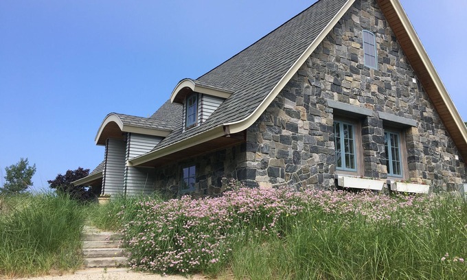 Grand Haven House | 10/10 Rated: The Carriage House on Lake Michigan Retreat