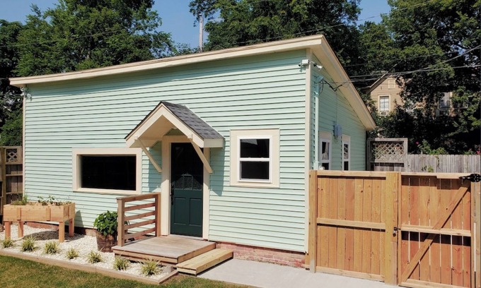 Downtown Little Rock House | Top-Rated The Carriage House: Family-Friendly & Cozy