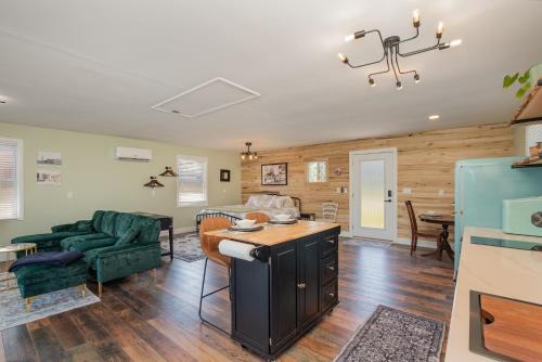 Warsaw House | Family-Friendly Stays at The Carriage House - Rated 10/10