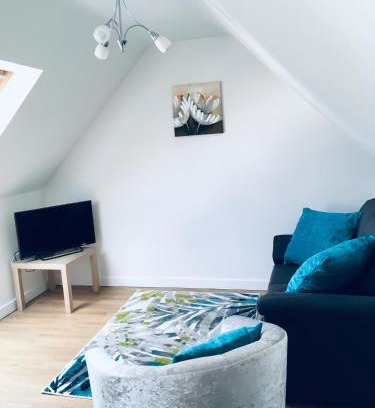 Burrough Green Apartment | Discover The Cart Lodge: Family-Friendly with Breakfast Included