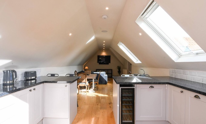 Ipswich Cottage | Experience Comfort at THE CART LODGE in Lavenham