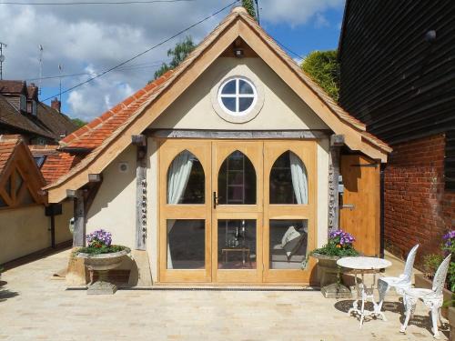 Turville House | Discover The Cart Shed: Family-Friendly 4-Star Escape