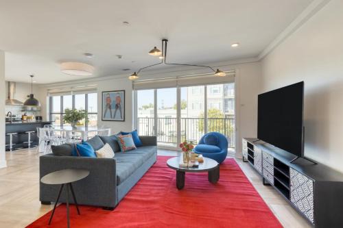 Historic Edgefield Apartment | Family-Friendly Getaway at Sonder The Lookout - 4 Star Stay