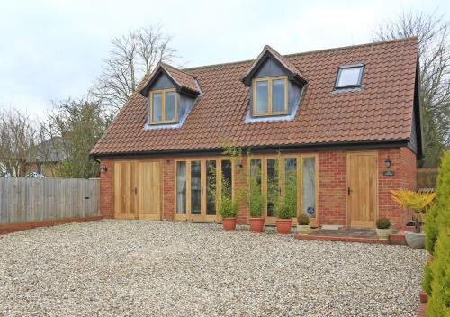 Sudbury House | Discover Family-Friendly Comfort at The Cartlodge