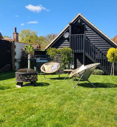 Irstead House | Pet-Friendly Retreat at The Cartshed in Coltishall, Norfolk