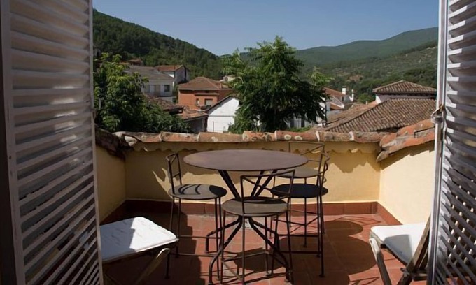 Arenas de San Pedro Cottage | The Casa de Isabela can sleep up to 12 people