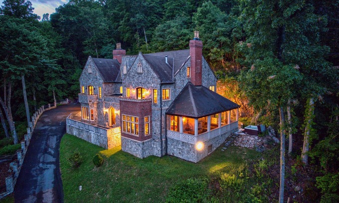 Banner Elk House | Experience The Castle At Valle Crucis: Guest Rated 9.8!