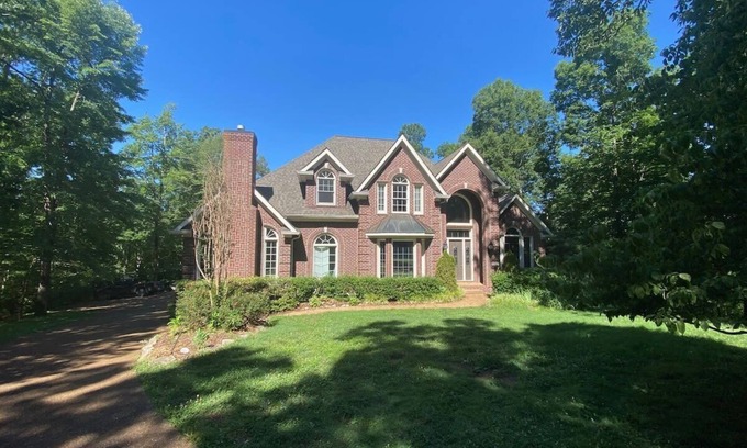 Franklin House | Discover The Castle: Breathtaking Valley Views Await