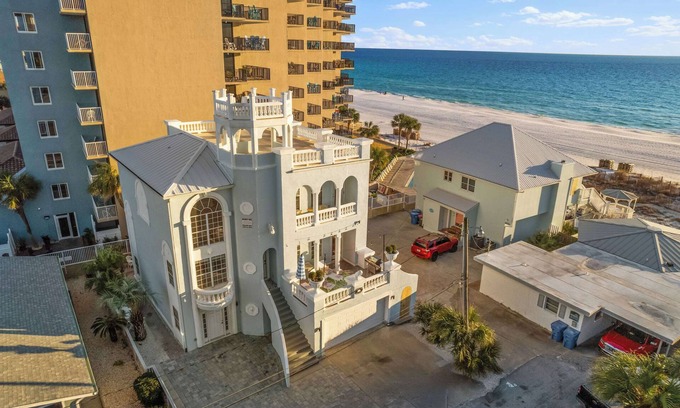 Thomas Drive House | The Castle by the Sea