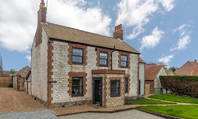 Thornham House | Discover Family-Friendly Comfort at The Castle Hotel
