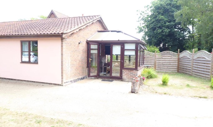 Diss Apartment | Top-Rated Stay at The Catkins, Grove Flock Farm