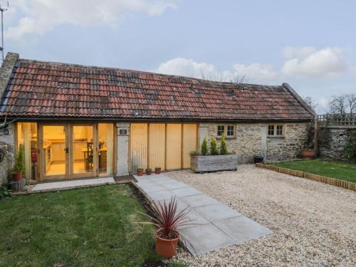 Biddestone House | Discover Family-Friendly Comfort at The Cattle Byre Hotel
