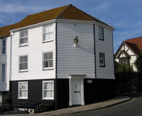 Old Town Hastings Bed & Breakfast | Oceanfront Relaxation at The Cavalier House B&B - Rated 9/10