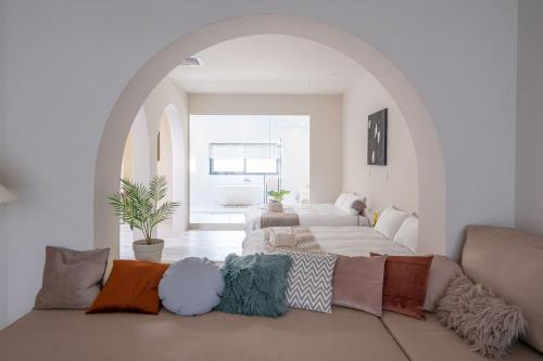 West Central District Apartment | Discover The Cave: Guest Rated 9/10 for Your Escape