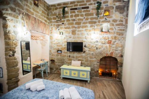 Historical Center Apartment | Discover The Cave: 4-Star Family Retreat with Breakfast