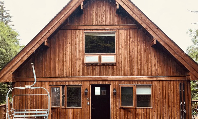 Snowshoe Ski Chalet | Top-Rated Cedar Chalet with Pool & Spa Amenities