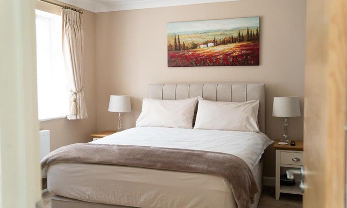 West Clandon Bed & Breakfast | Eco-Friendly Retreat at The Cedars: 4-Star, Guest Rated 10/10